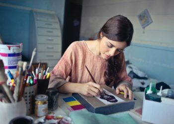 Cum să creezi un design grafic atrăgător și eficient pentru afacerea ta