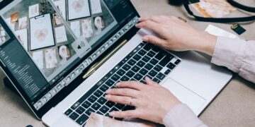 Cum să editezi fotografiile tale pentru a le face mai clare și mai expresive